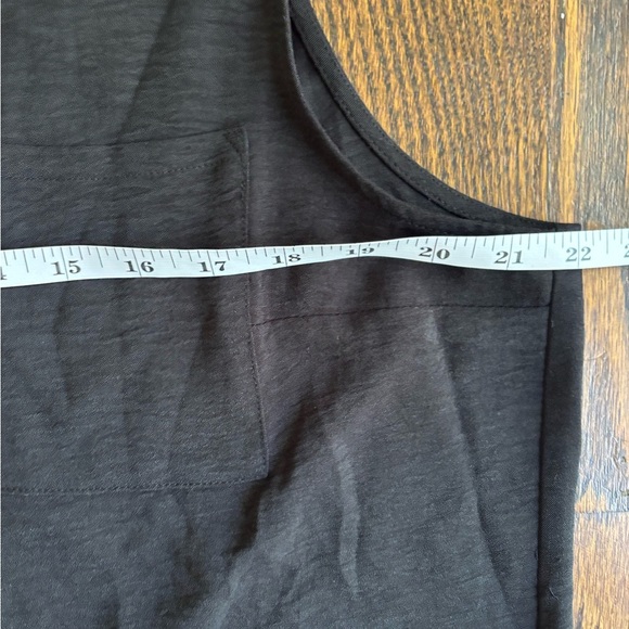 Classic Black Sleeveless Button-Down Shirt - Picture 8 of 9